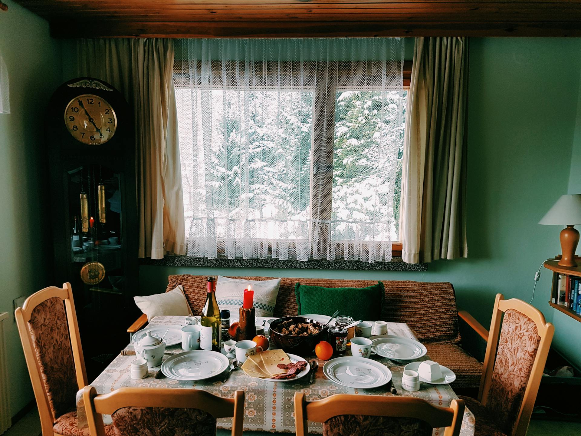 A table set for dinner | Source: Pexels