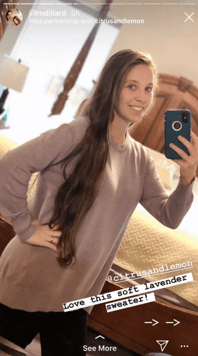 Jill Duggar poses for a mirror selfie in a lavender sweater for a promotional advertisement for Citrus and Lemon | Source: instagram.com/jillmdillard