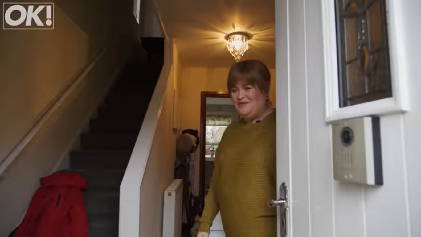 Susan Boyle welcomes OK! Magazine UK into her childhood home in Blackburn, Scotland. | Source: YouTube/OK!MagazineUK