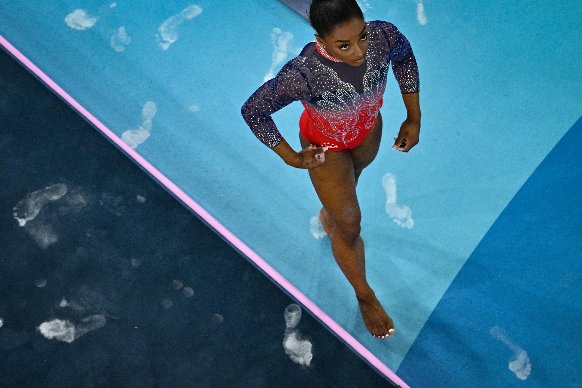 Simone Biles during the women's floor exercise final at the Paris Olympics in Paris, France on August 5, 2024 | Source: Getty Images