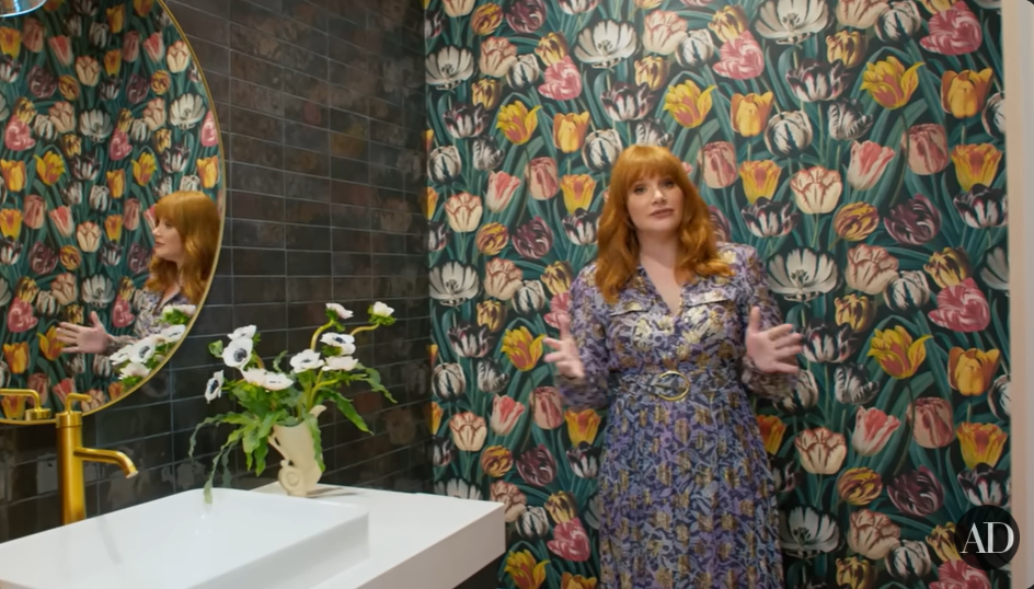 Bryce Dallas Howard's Los Angeles home from a video dated June 7, 2022 | Source: youtube.com/@Archdigest