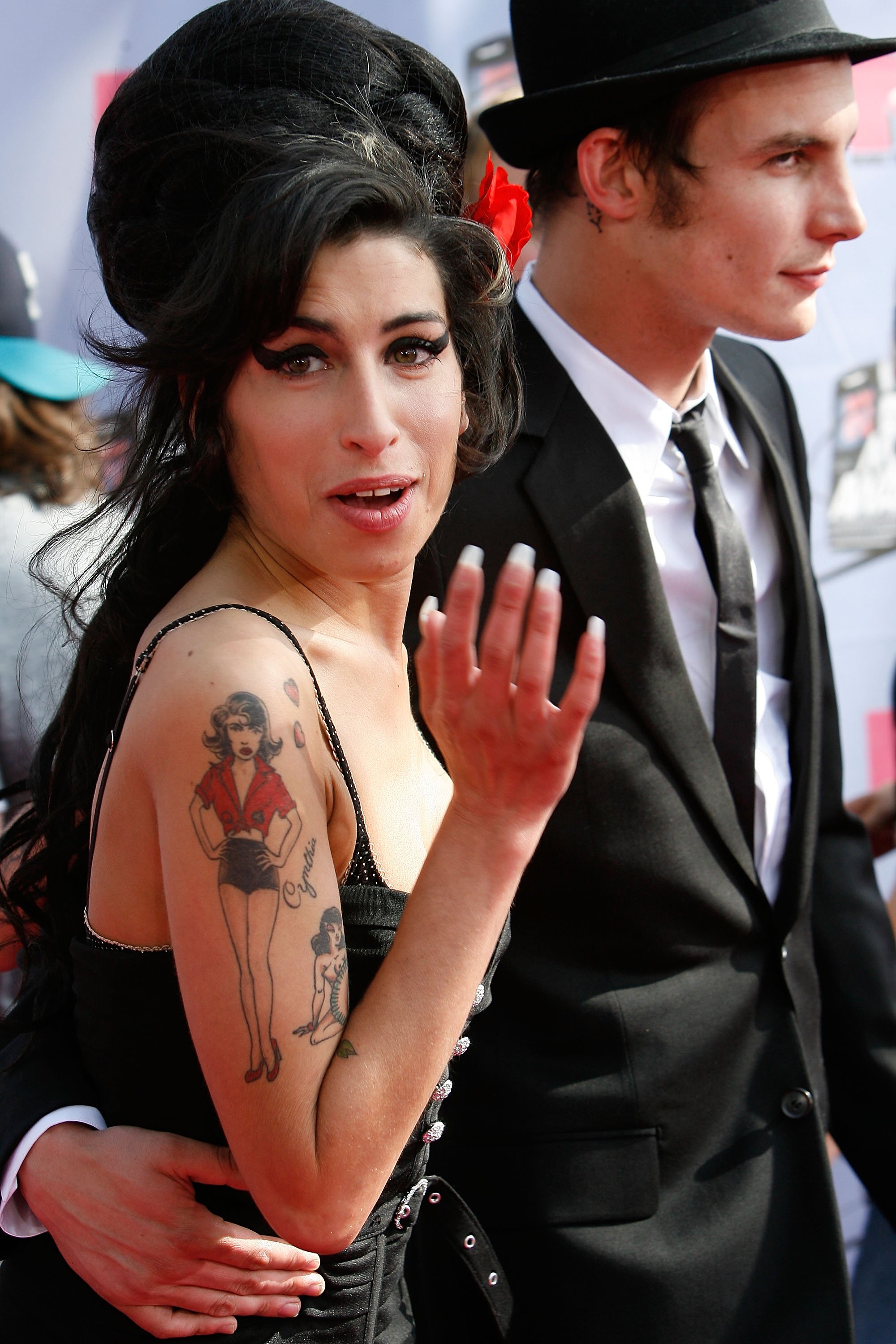 Amy Winehouse and Blake Fielder-Civil arrive to the 2007 MTV Movie Awards at the Gibson Amphitheatre on June 3, 2007 in Universal City, California | Photo: Getty Images