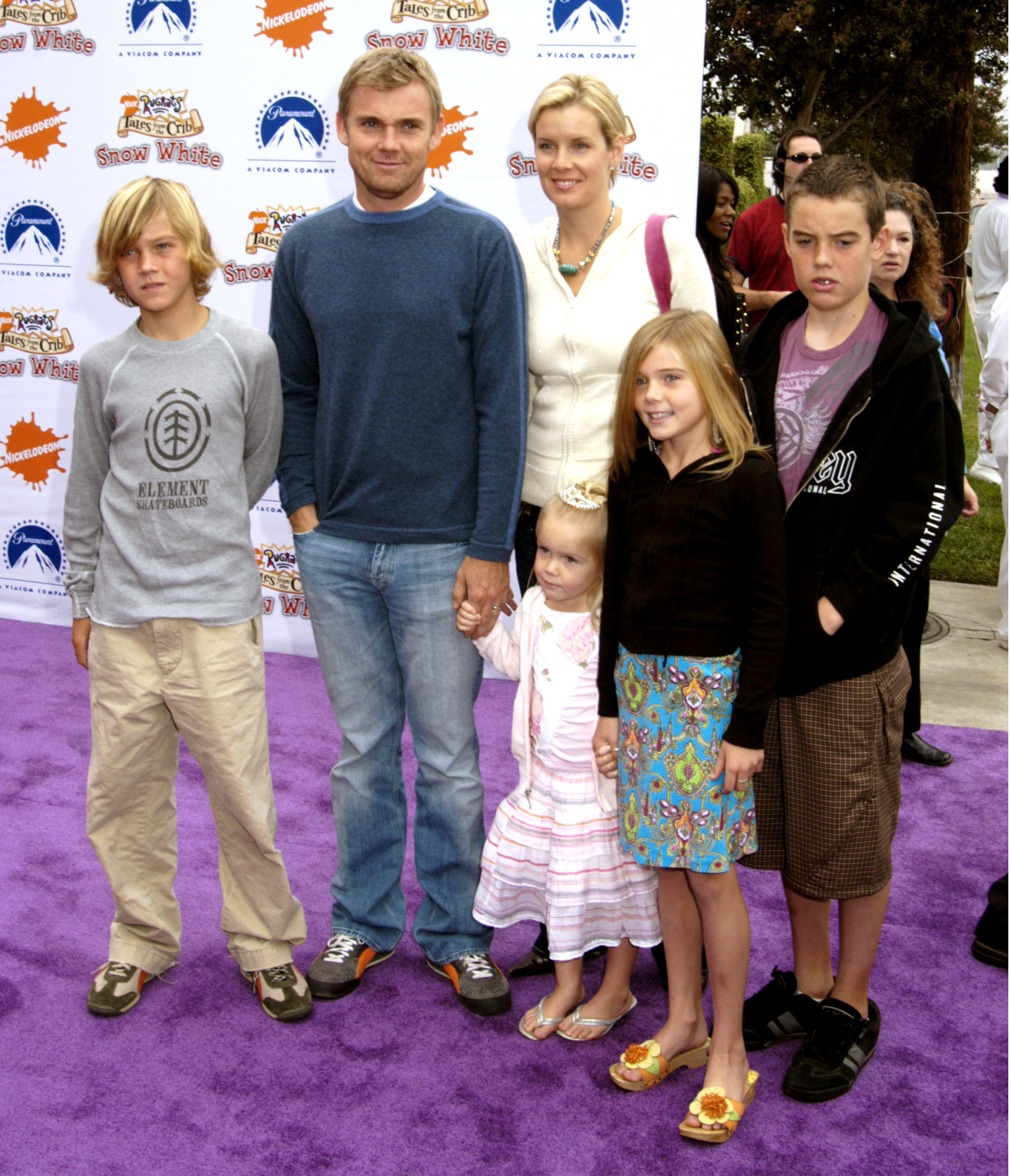 "The Champ" star with his wife and children at the premiere of "Rugrats Tales From the Crib Snow White" in 2005 in Burbank, California. | Source: Getty Images