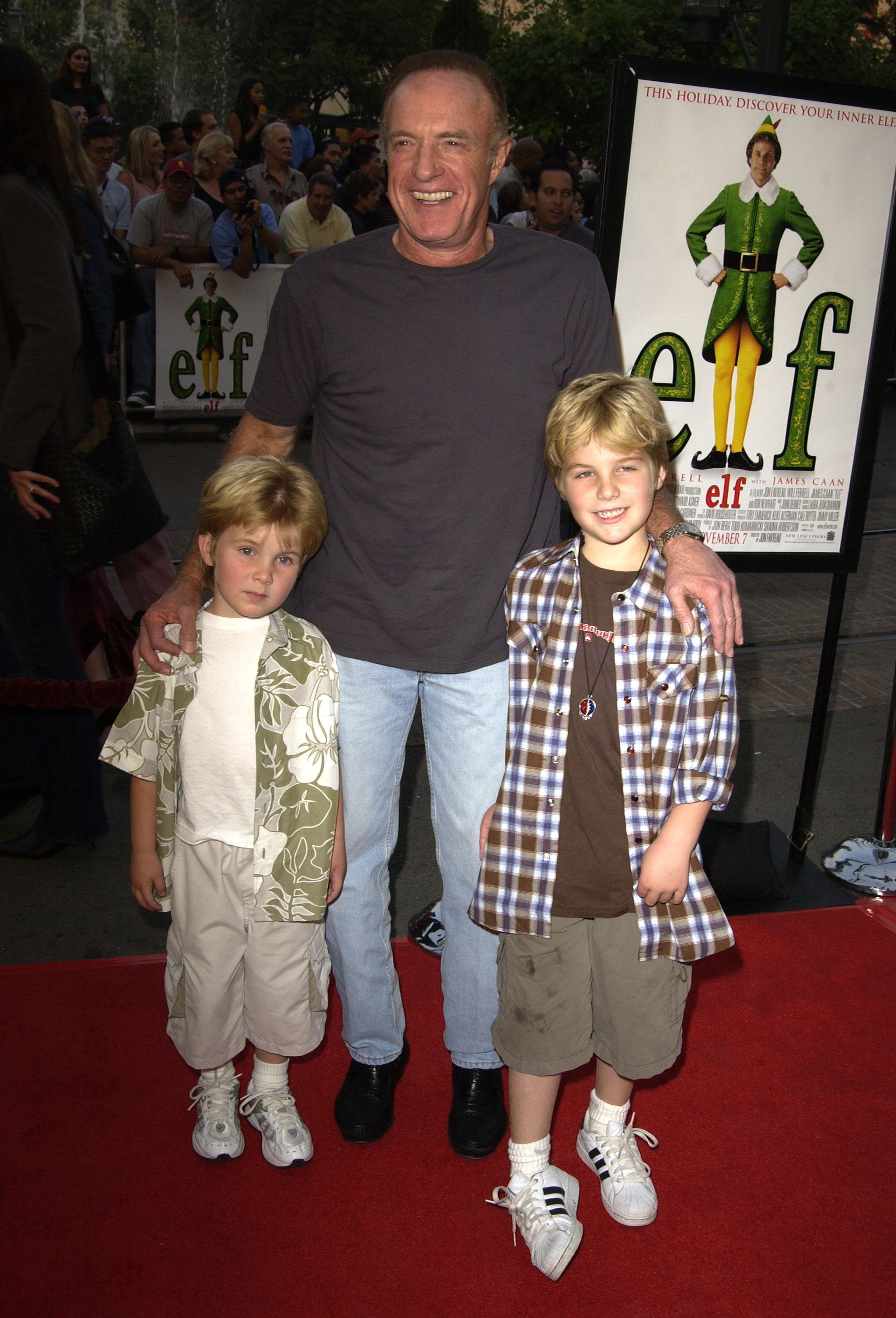 James Caan and sons Jimmy and Jake at the "Elf" special screening in Los Angeles, California, on October 26, 2003. | Source: Getty Images