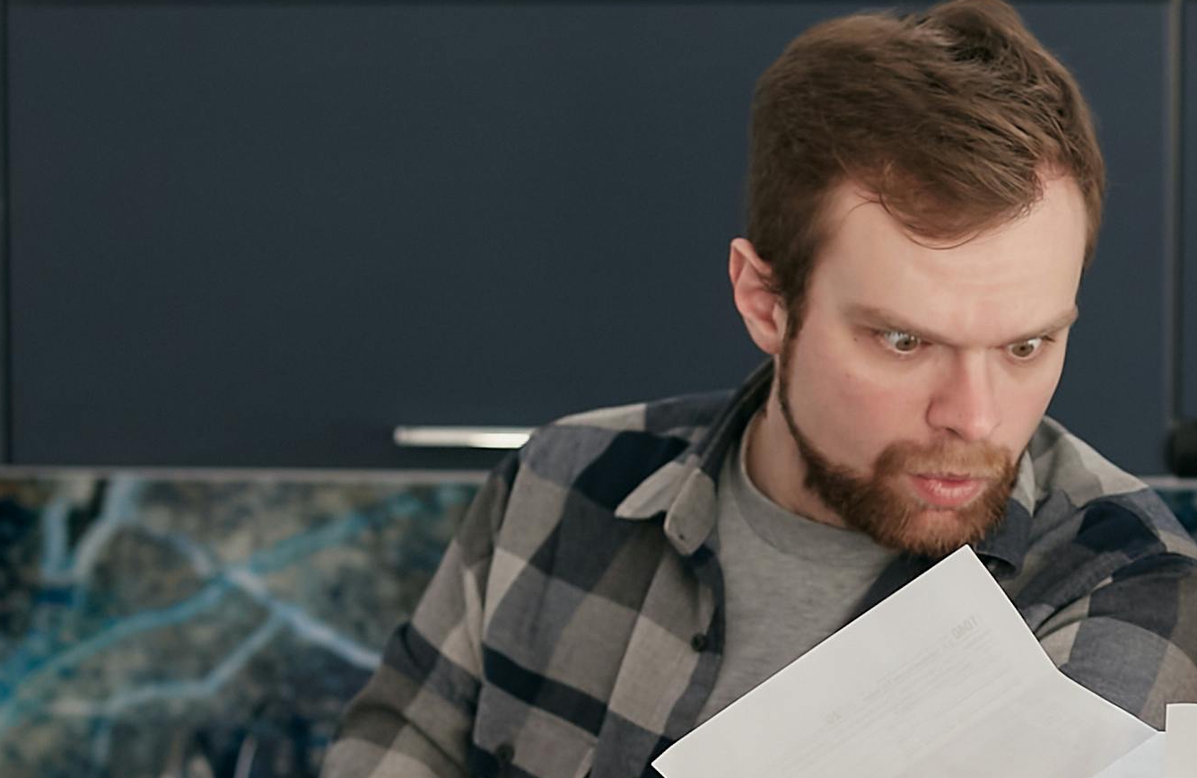 Tom looking at the poster with a shocked expression | Source: Pexels