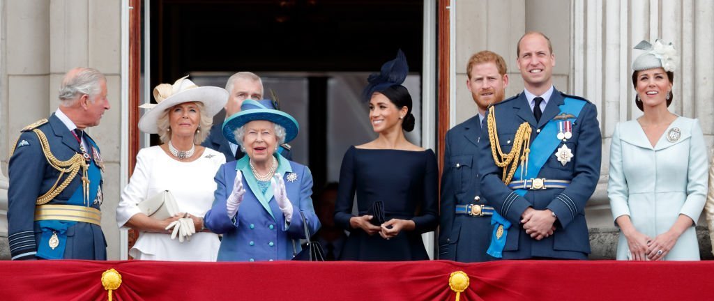 Príncipe Carlos, Camilla, Reina Isabel II, Príncipe Harry, Príncipe Guillermo y Catalina, en el balcón del Palacio de Buckingham el 11 de julio de 2018. |  Foto: Getty Images