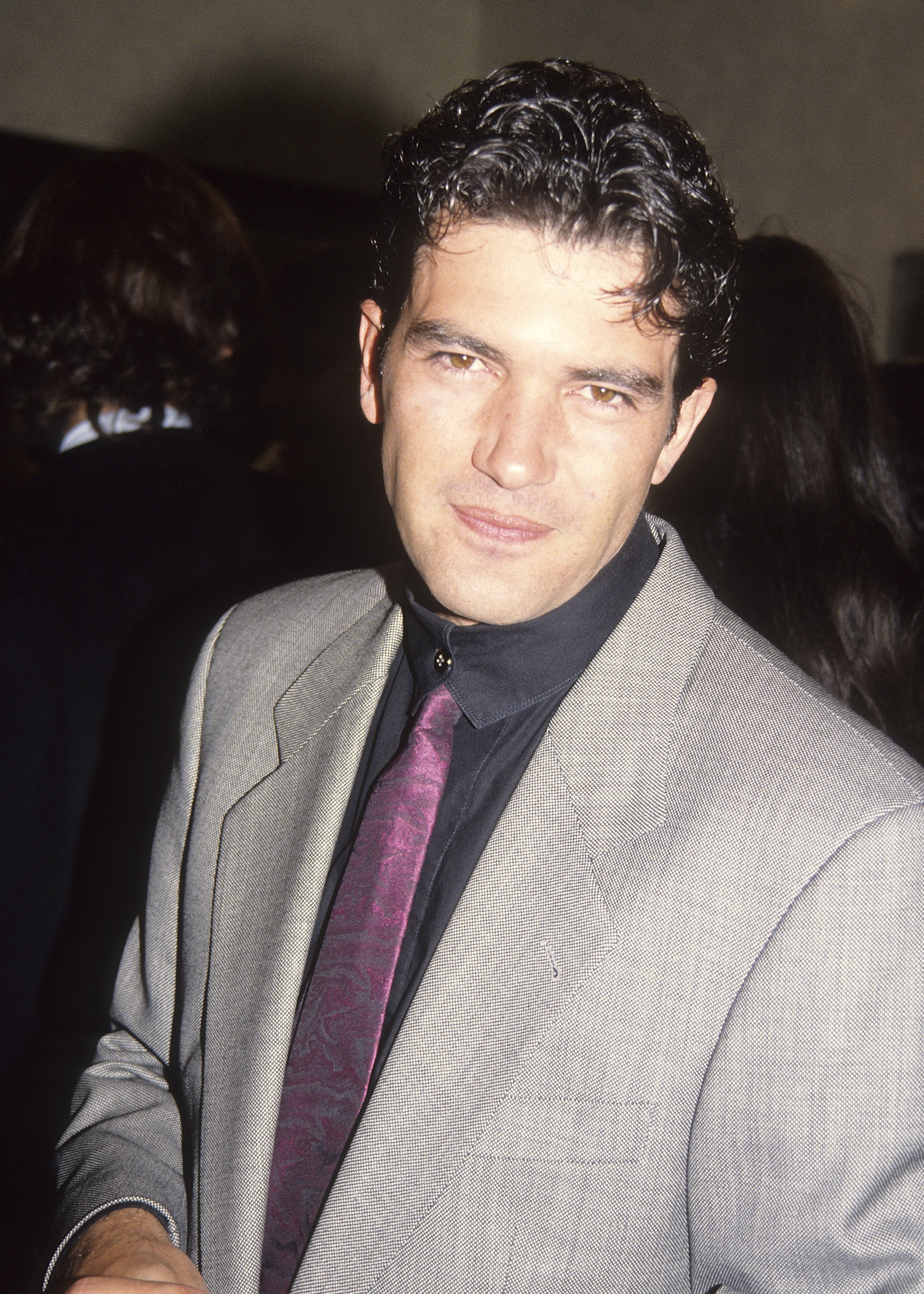 Antonio Banderas graces "The Mambo Kings" Westwood Premiere on February 26, 1992 in Westwood, California | Source: Getty Images
