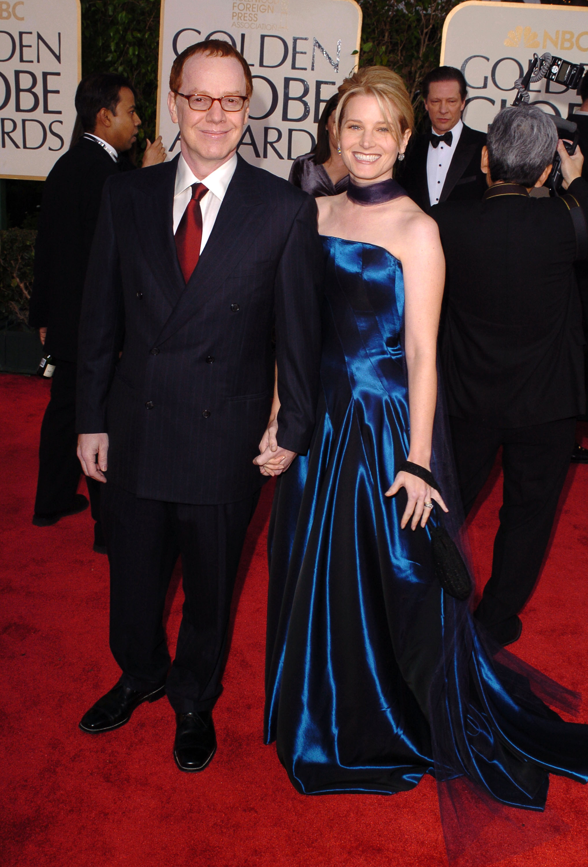 Danny Elfman and Bridget Fonda attended the 61st Annual Golden Globe Awards in Beverly Hills in 2004, walking the red carpet hand in hand. Fonda wore a striking sapphire-blue strapless gown with a sheer scarf detail, while Elfman opted for a classic double-breasted suit and red tie.