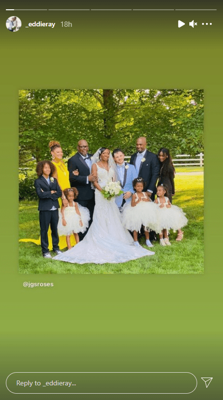 La'Princia takes a picture with her husband and father on her wedding day. | Photo: Instagram/_eddieray