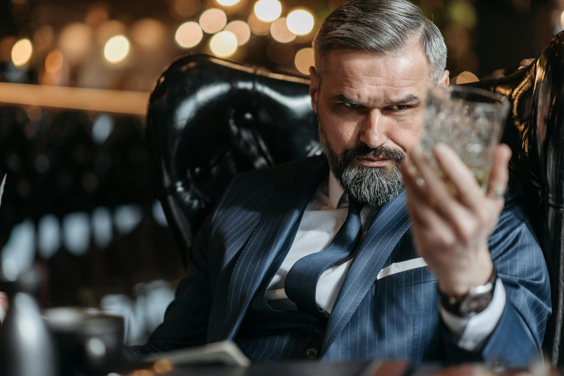 A man holding a glass of whiskey | Source: Pexels