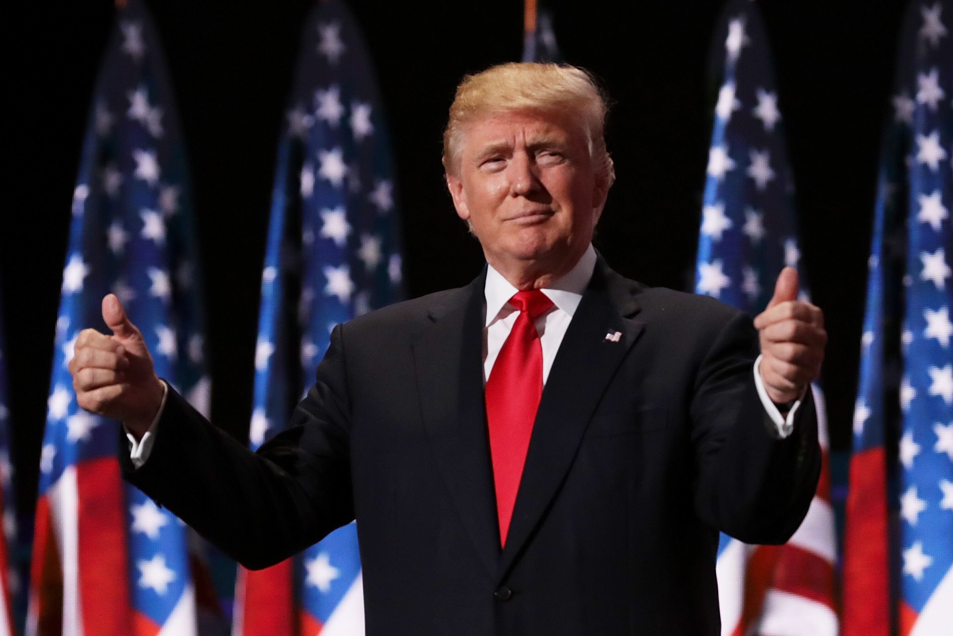 Donald Trump signaling the crowd during the Republican National Convention on July 21, 2016 | Photo: Getty Images