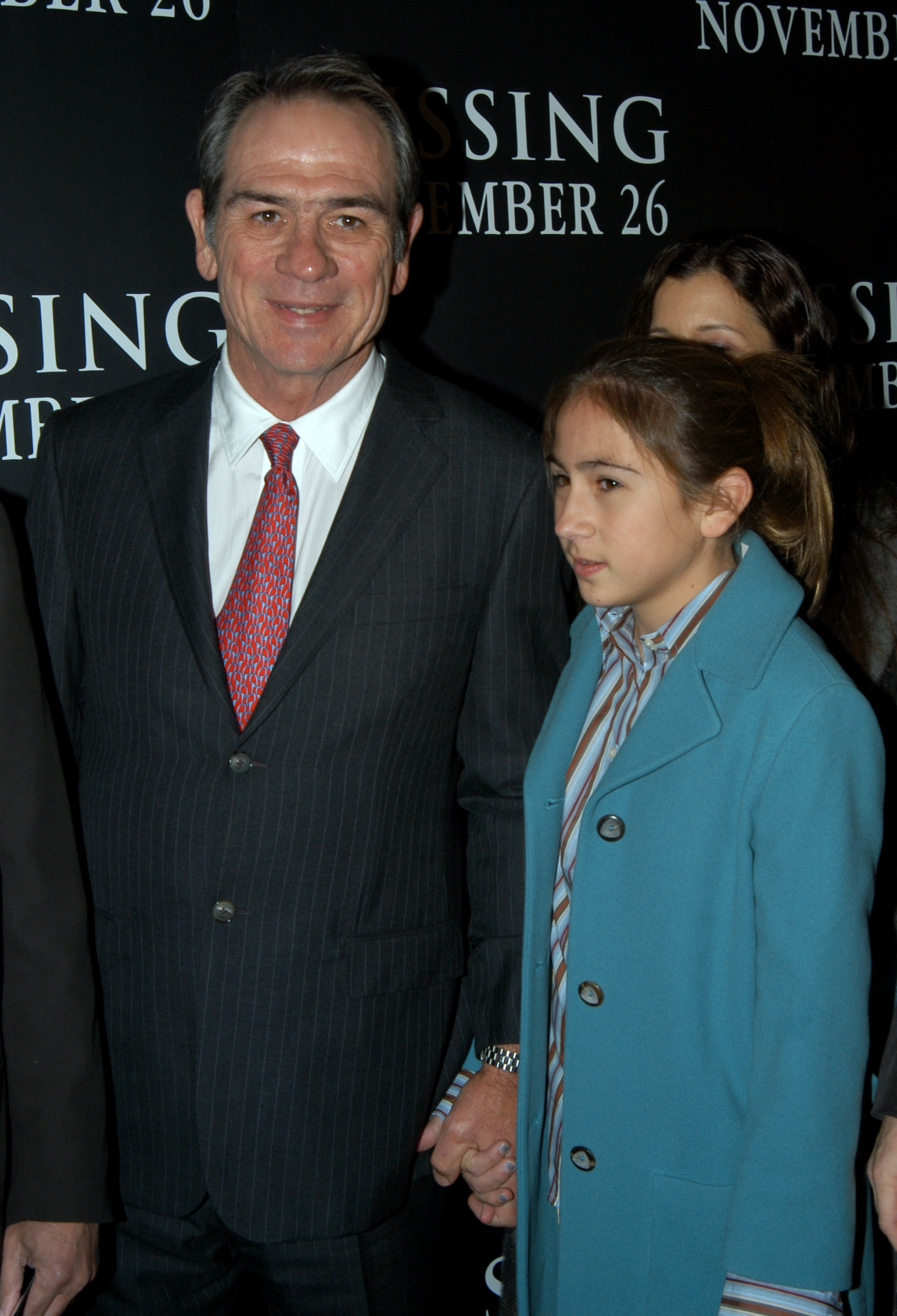 Tommy Lee Jones and Victoria Jones attend "The Missing" New York premiere at Loews Lincoln Square Theater on November 16, 2003, in New York City | Source: Getty Images