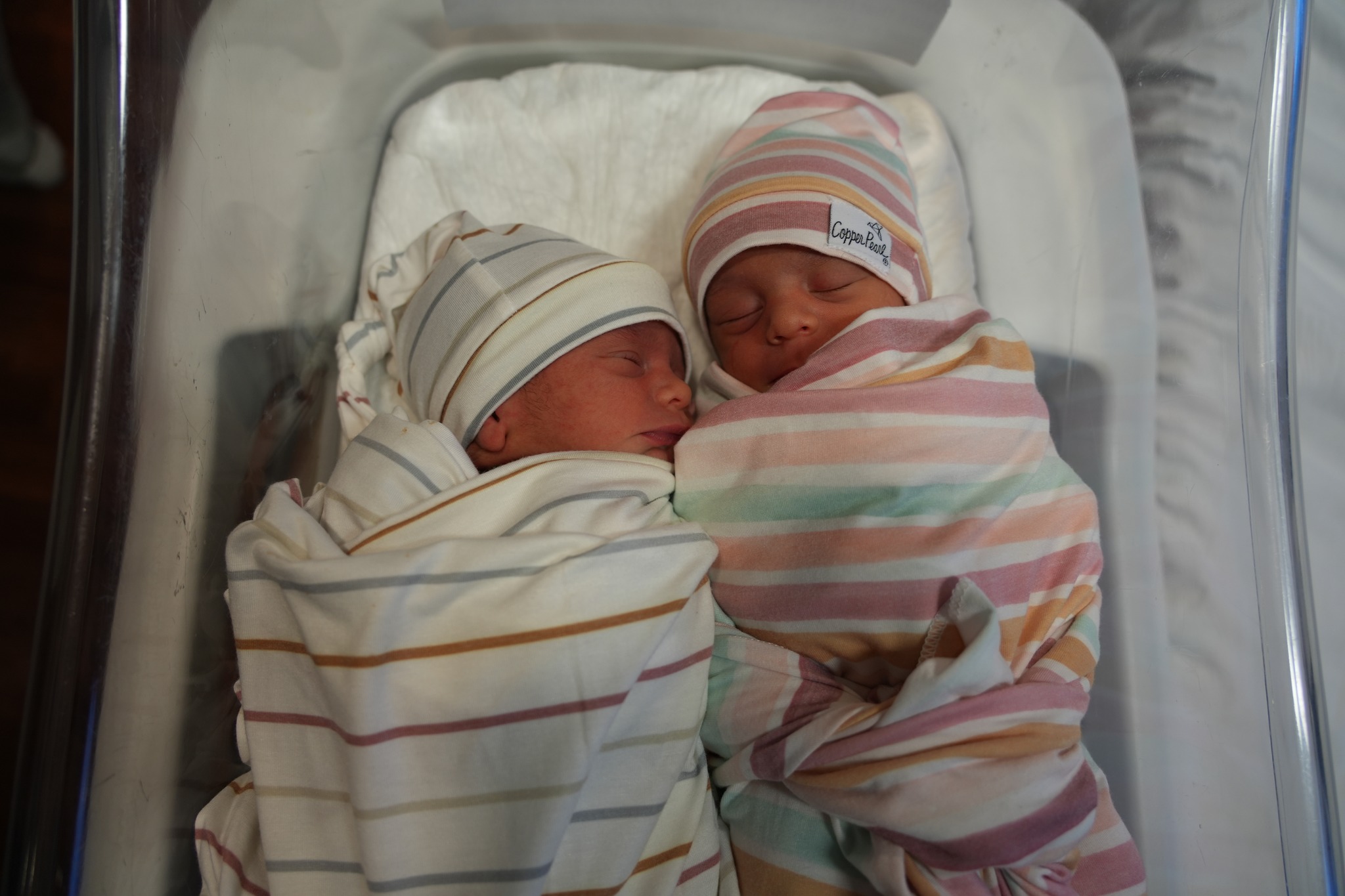 Shelly Battista’s newborn twins sleeping side by side, dated January 12, 2023 | Source: Facebook/northwesternmedicine