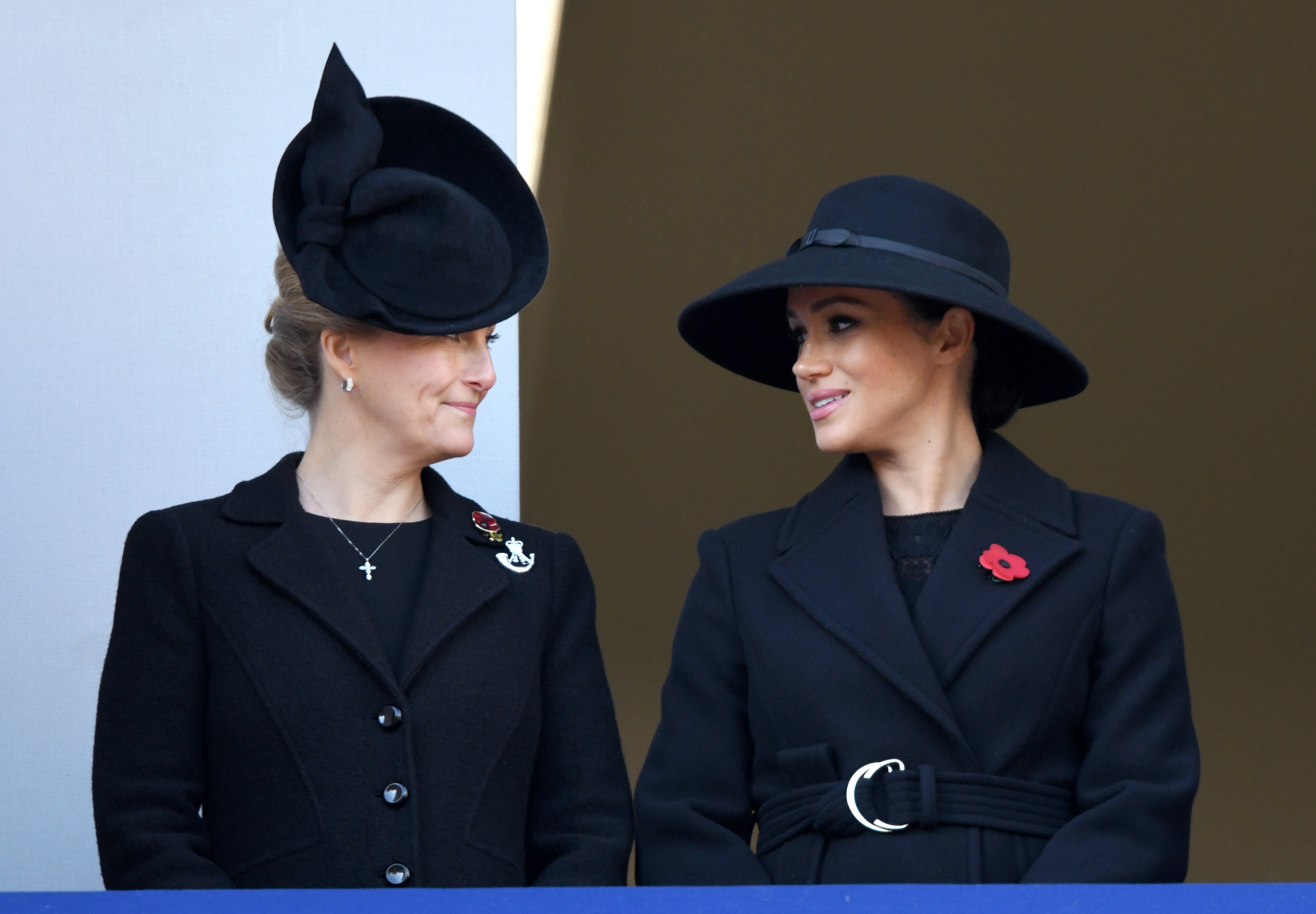 Sophie, condesa de Wessex y Meghan, duquesa de Sussex en noviembre de 2019 en Londres. | Foto: Getty Images
