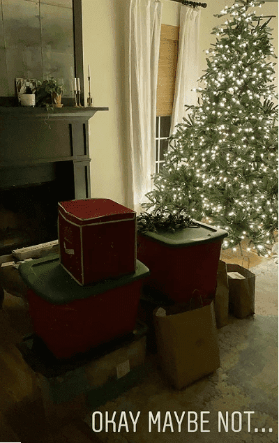  Christmas tree, with the boxes in tow | Photo: Instagram/@joannagaines