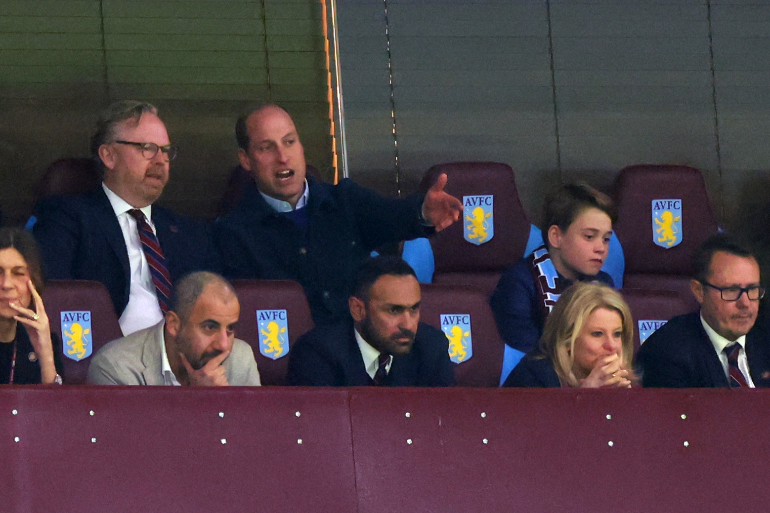 El Príncipe William, el Príncipe de Gales y el Príncipe George de Gales en el partido Aston Villa y Lille OSC en Birmingham en 2024 | Fuente: Getty Images