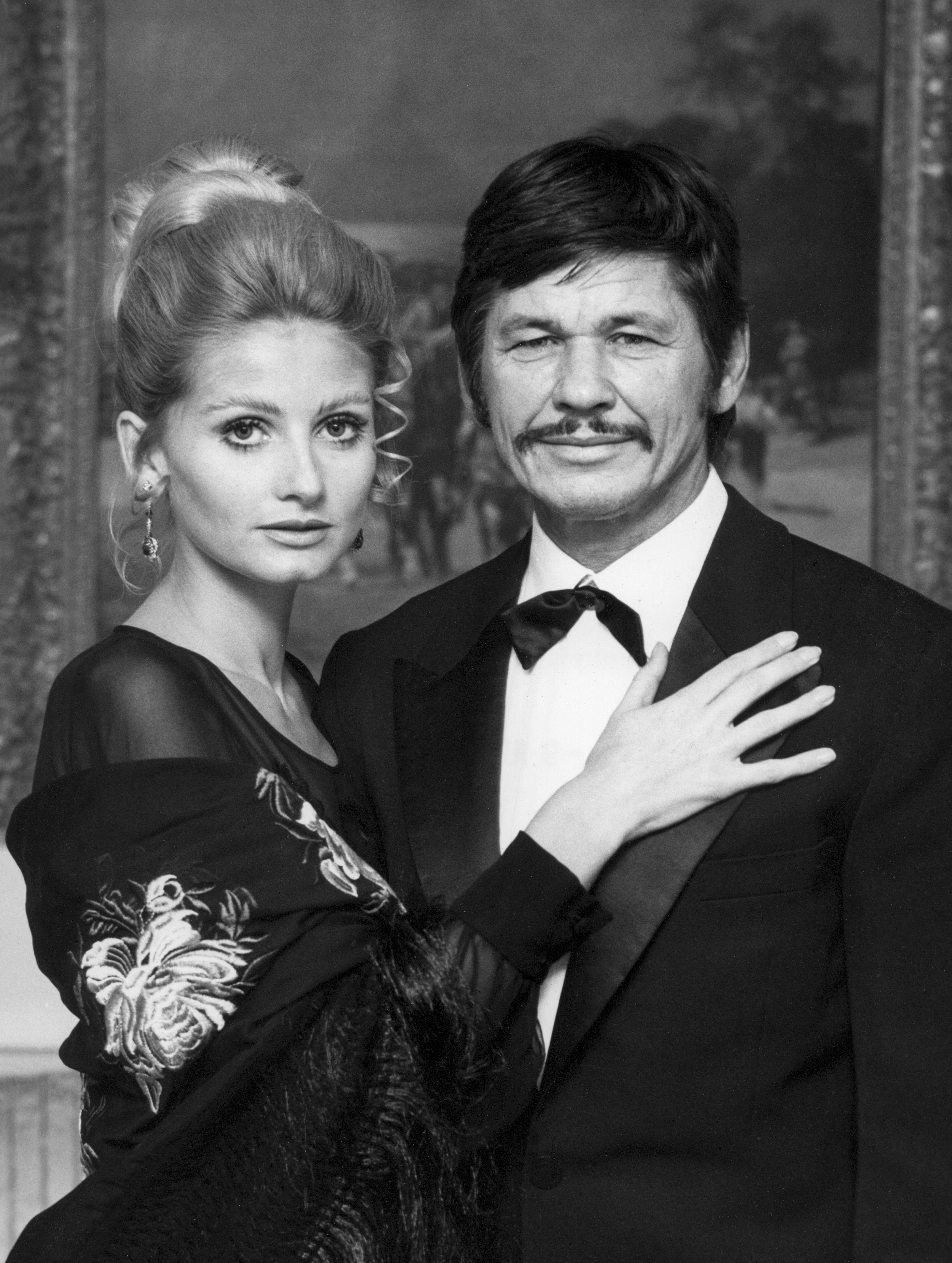 Charles Bronson and wife Jill Ireland In November 1970 in Paris, France. | Source: Getty Images