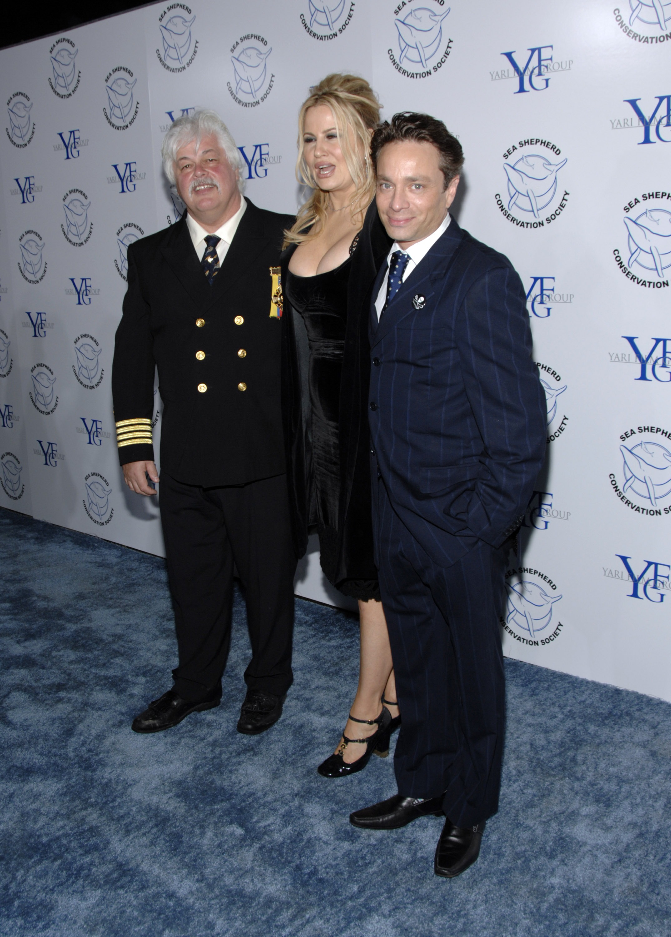 Captain Paul Watson, Founder of The Sea Shepherd Conservation Society, Jennifer Coolidge, and Chris Kattan at the "Breaking The Ice" fundraiser for the benefit of The Sea Shepherd Conservation Society on October 13, 2007 in Santa Monica, California | Source: Getty Images