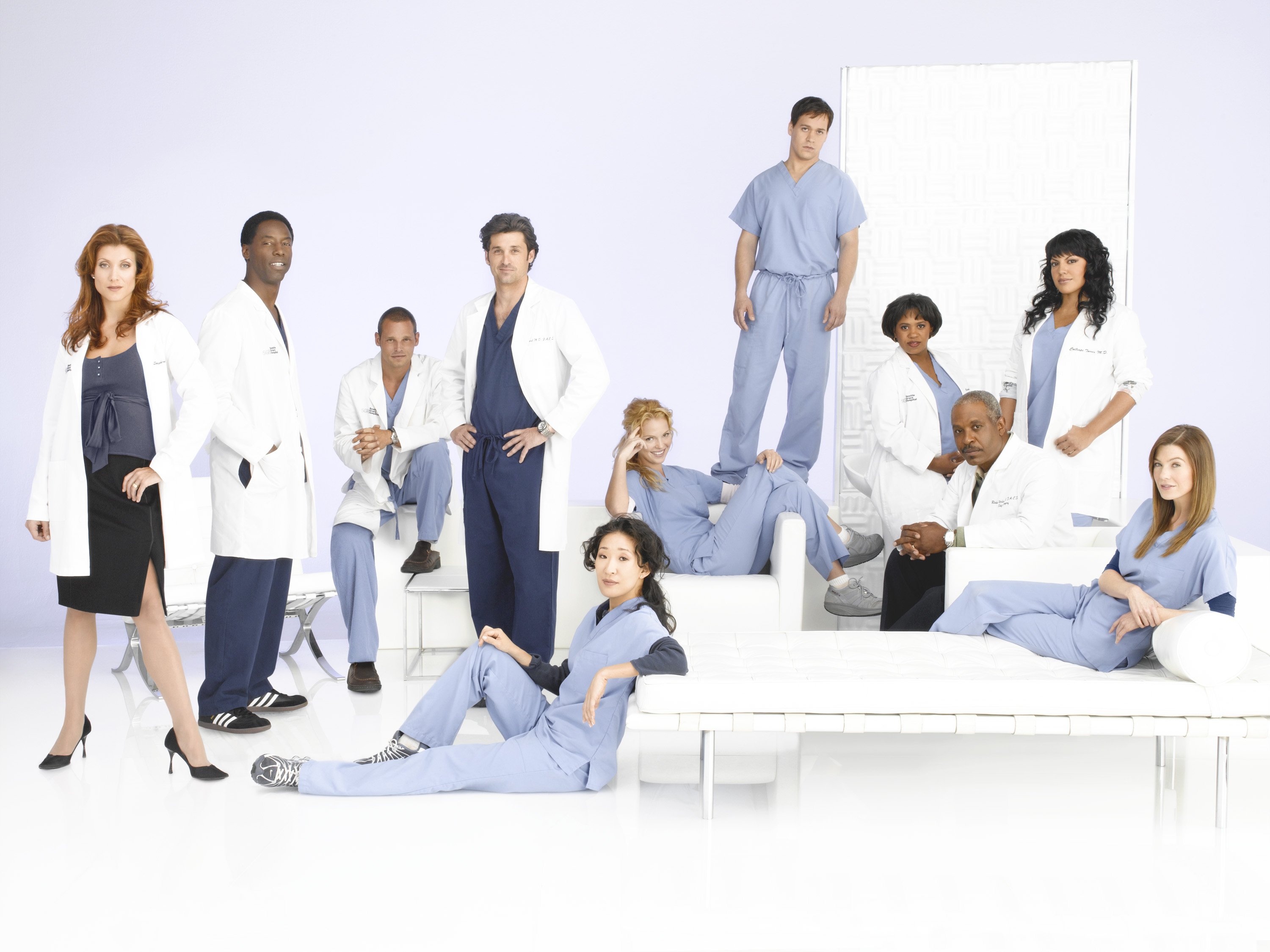 Walt Disney Television a través de Getty Images La cadena televisiva Grey's Anatomy está protagonizada por Kate Walsh como Addison Shepherd, Isaiah Washington como Preston Burke, Justin Chambers como Alex Karev, Patrick Dempsey como Derek Shepherd, Sandra Oh como Cristina Yang, Katherine Heigl como Isobel "Izzie" Stevens, TR Knight como George O'Malley, Chandra Wilson como Miranda Bailey, James Pickens, Jr. como Richard Webber, Sara Ramirez como la Dra. Callie Torres y Ellen Pompeo como Meredith Gray. | Foto: Getty Images Walt Disney Television a través de Getty Images La cadena televisiva Grey's Anatomy está protagonizada por Kate Walsh como Addison Shepherd, Isaiah Washington como Preston Burke, Justin Chambers como Alex Karev, Patrick Dempsey como Derek Shepherd, Sandra Oh como Cristina Yang, Katherine Heigl como Isobel "Izzie" Stevens, TR Knight como George O'Malley, Chandra Wilson como Miranda Bailey, James Pickens, Jr. como Richard Webber, Sara Ramirez como la Dra. Callie Torres y Ellen Pompeo como Meredith Gray. | Foto: Getty Images