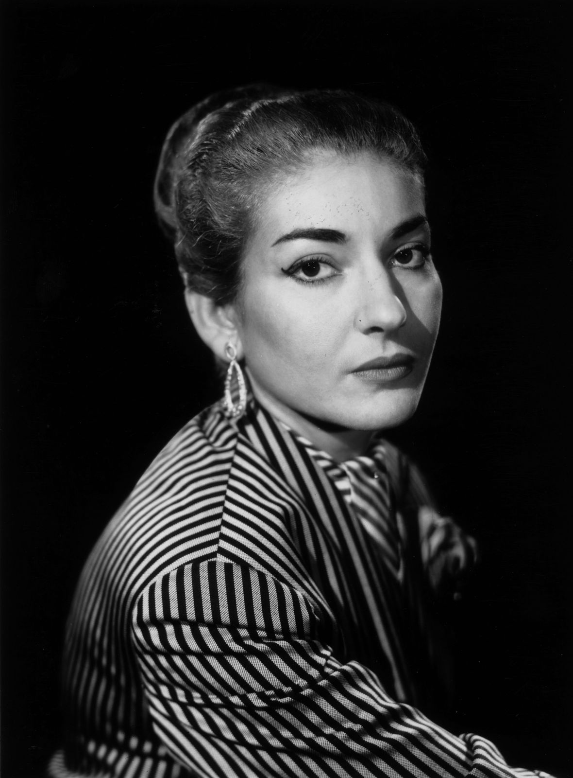 Operatic soprano Maria Callas posing for a photo in 1954 | Photo: Baron/Hulton Archive/Getty Images