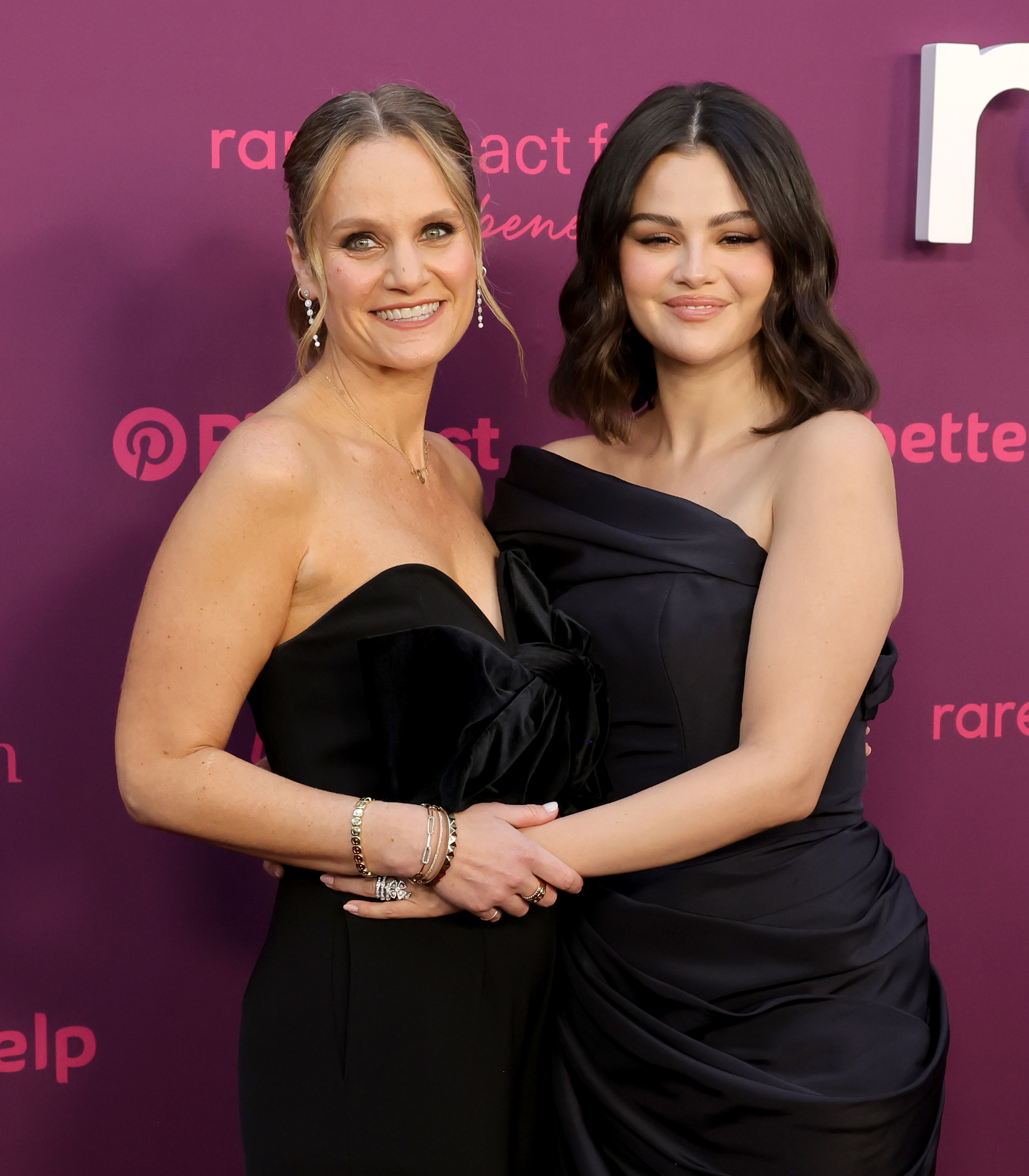 Elyse Cohen and Selena Gomez at the latter's second Annual Rare Impact Fund Benefit on October 24, 2024, in Los Angeles, California | Source: Getty Images