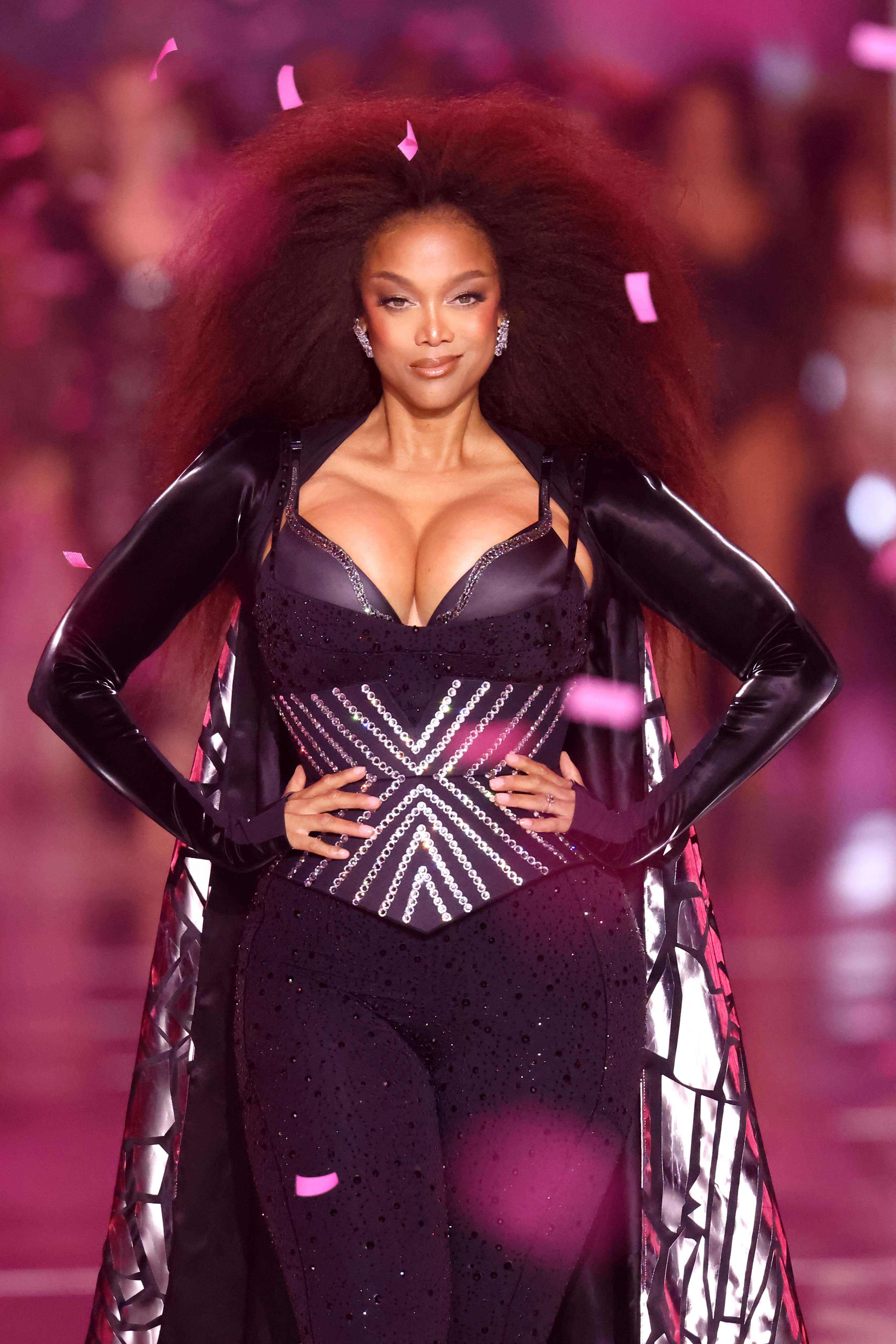 Tyra Banks' Viral Moment at VS Fashion Show 'Cheap' Outfit