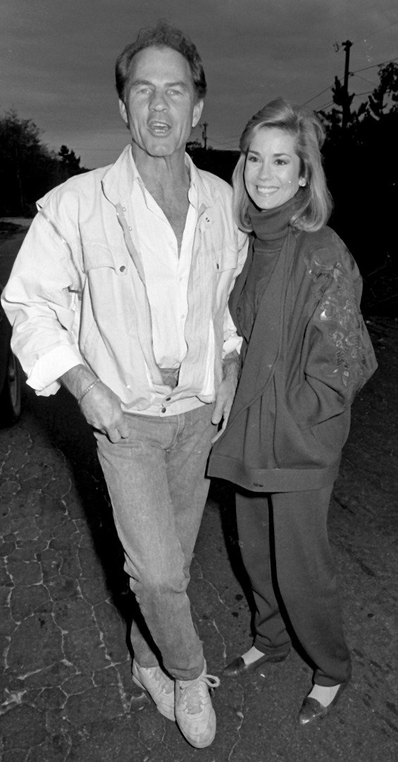 Frank Gifford and Kathie Lee Johnson attend Frank Gifford-Kathie Lee Johnson Wedding Reception on October 18, 1986  | Source: Getty Images