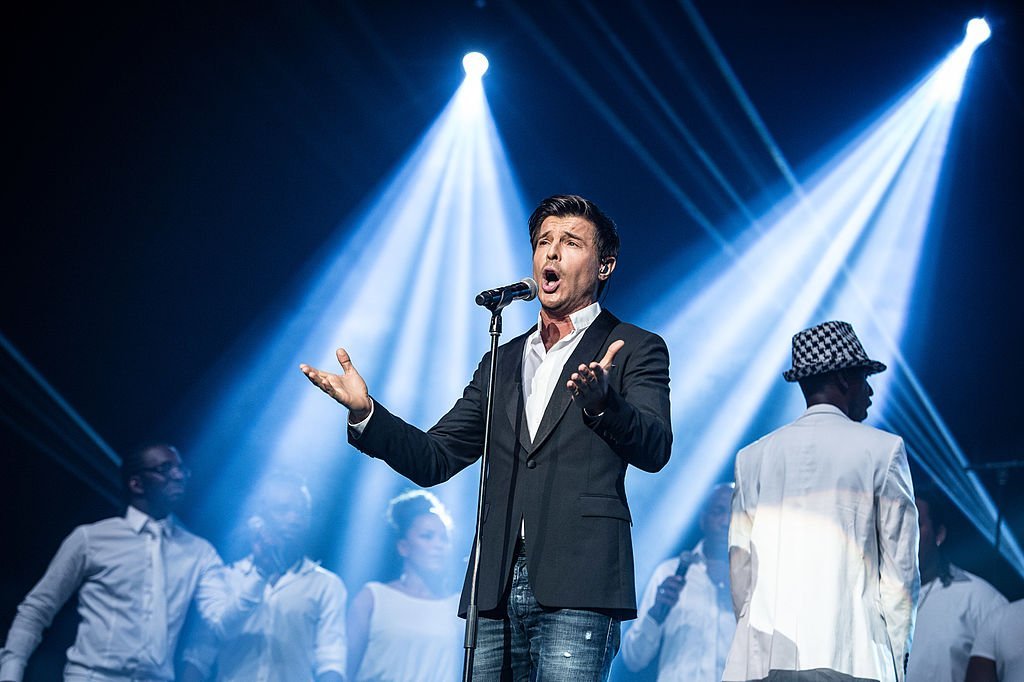 Vincent Niclo se produit à l'Olympia le 12 septembre 2013 à Paris, France. | Photo : Getty Images. Vincent Niclo se produit à l'Olympia le 12 septembre 2013 à Paris, France. | Photo : Getty Images.
