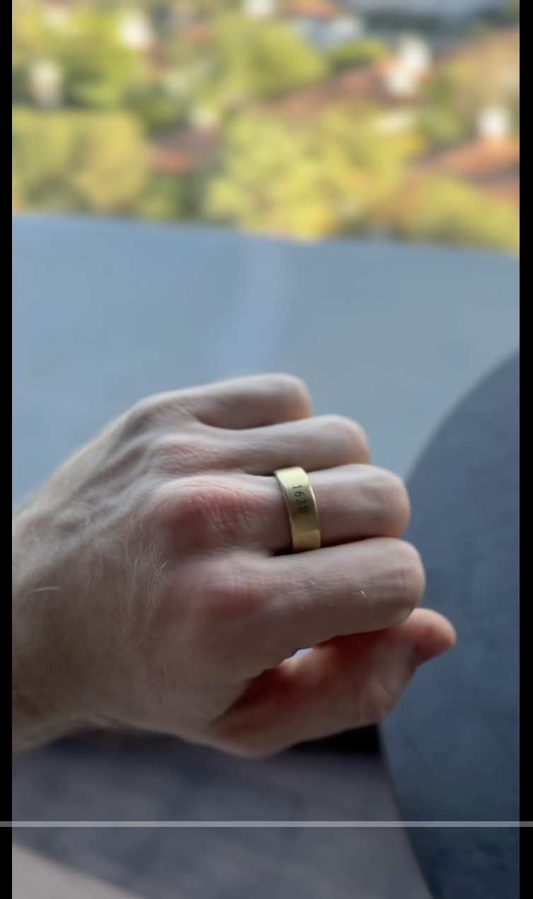 Robert Irwin shows his custom-made gold ring in a video dated November 17, 2025 | Source: TikTok/robertirwin