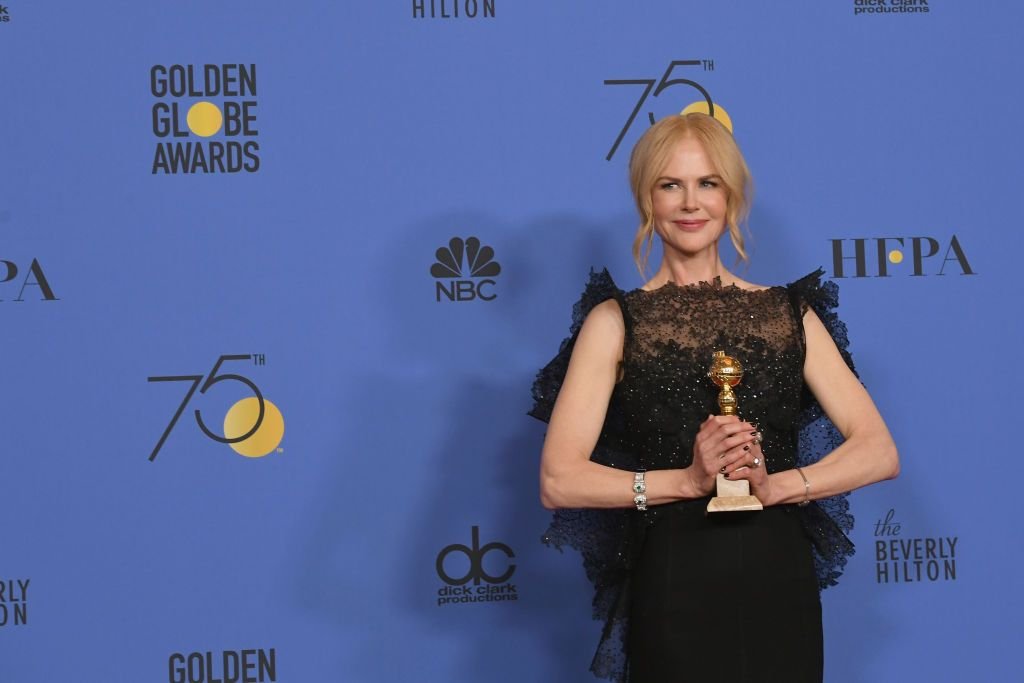 Actor Nicole Kidman poses with the Best Performance by an Actress in a Limited Series or a Motion Picture Made for Television for 'Big Little Lies' in the press room during The 75th Annual Golden Globe Awards at The Beverly Hilton Hotel on January 7, 2018 | Photo: Getty Images