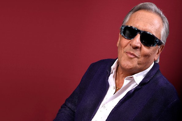 Gilbert Montagne pose lors d'une session de portrait à Paris, France le 11/06/2018. | Photo : Getty Images