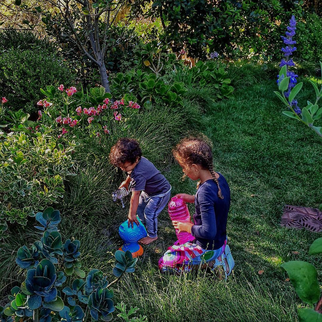 Nahla Ariela Aubry and her brother from a post dated November 23, 2018. | Source: Instagram/halleberry