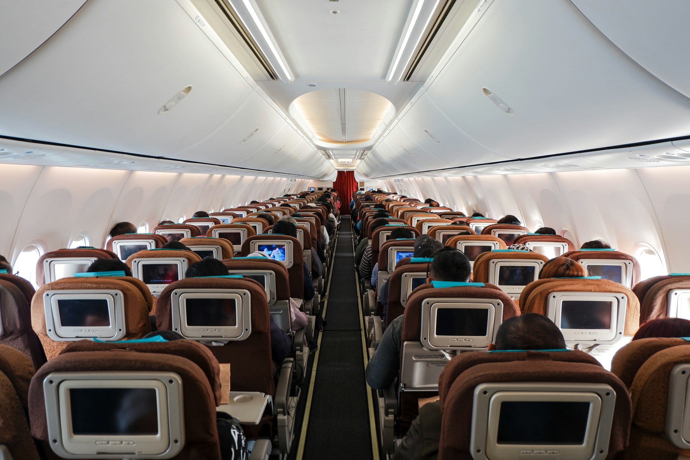 A view of the economy class section of an airplane | Source: Unsplash