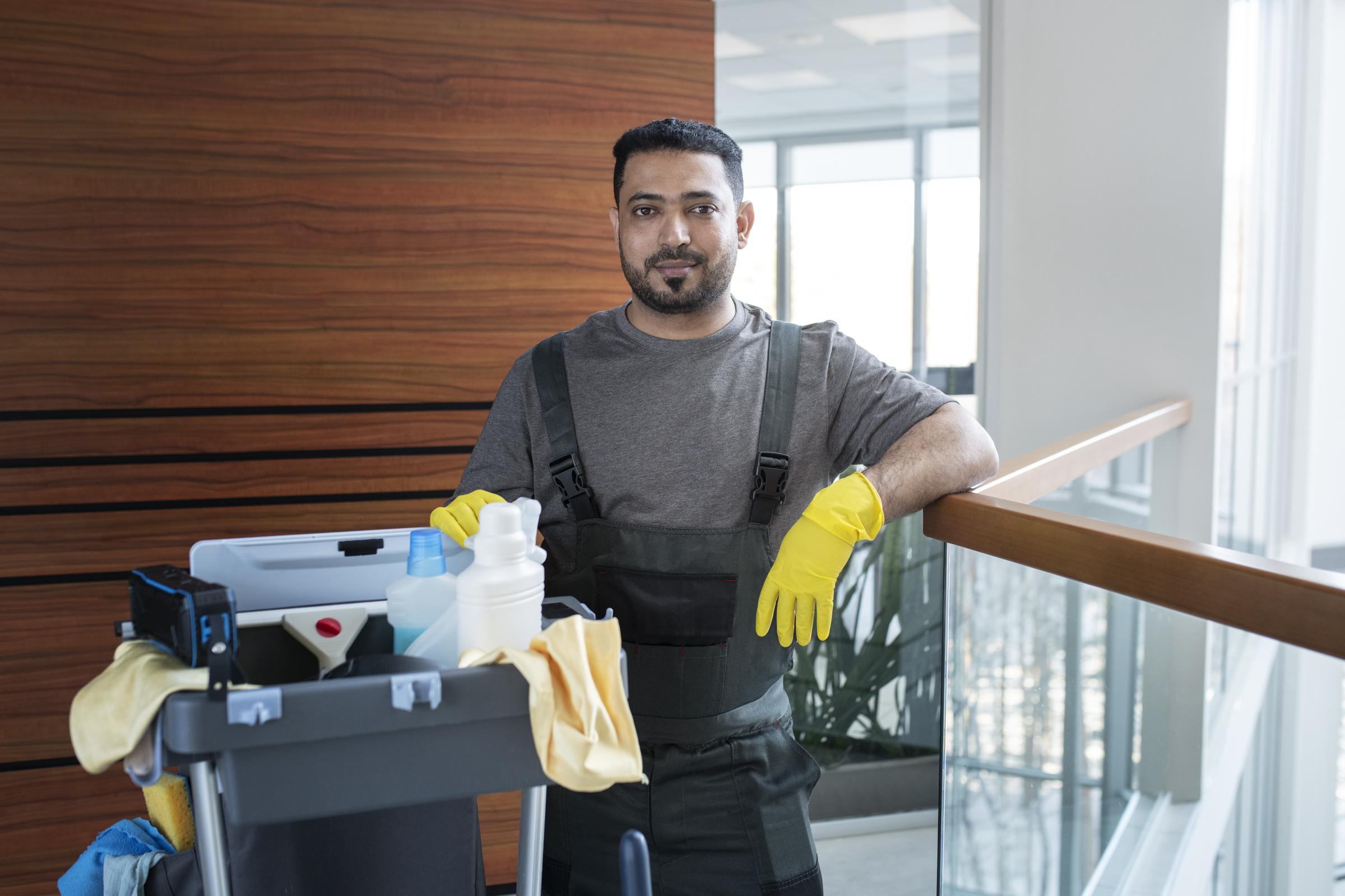 A man with a cleaning cart | Source: Freepik