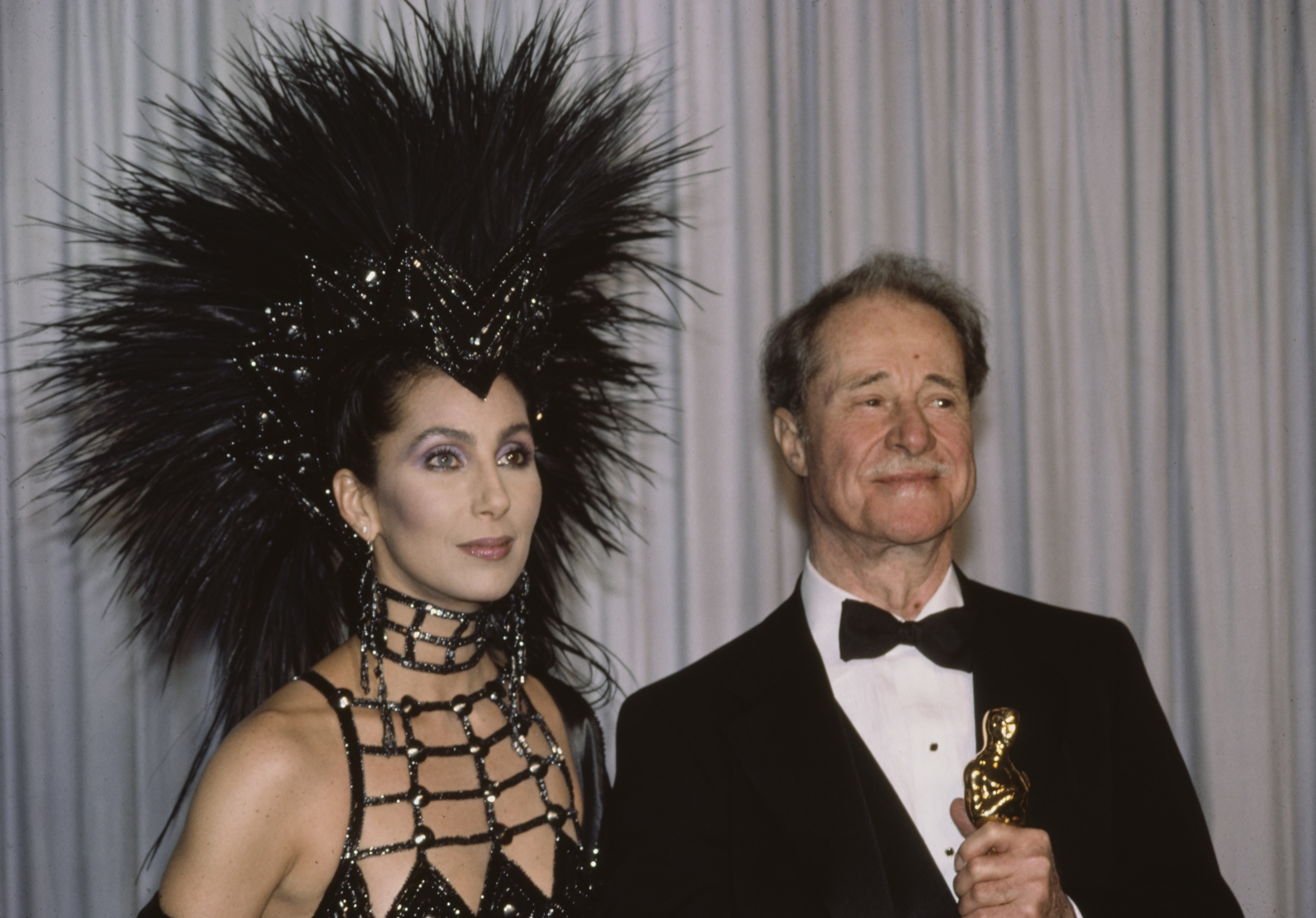 Cher and Don Ameche at the 58th Annual Academy Awards on March 24, 1986, in Los Angeles, California. | Source: Getty Images