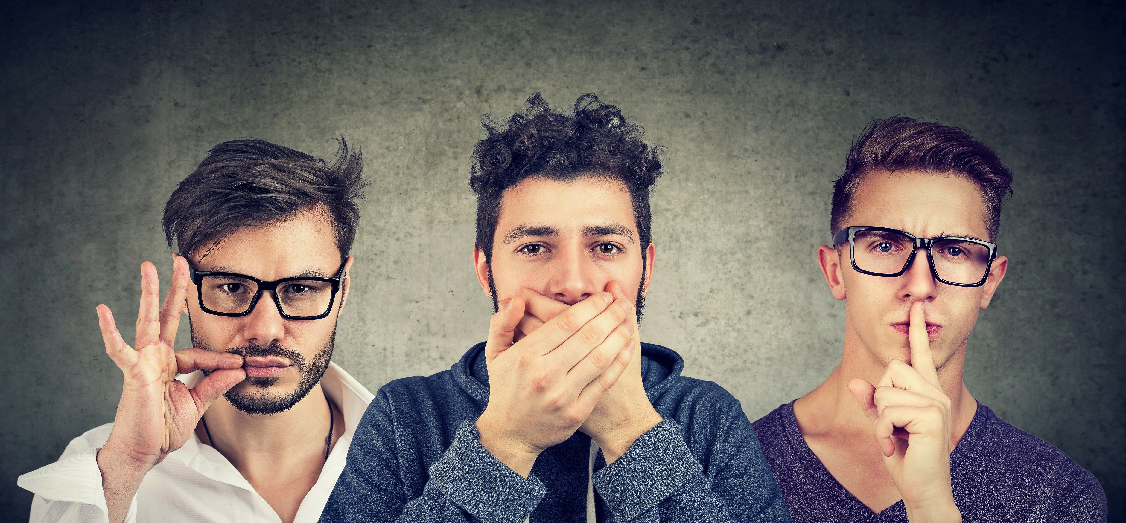 Hombres guardando secretos. | Foto: Shutterstock Hombres guardando secretos. | Foto: Shutterstock
