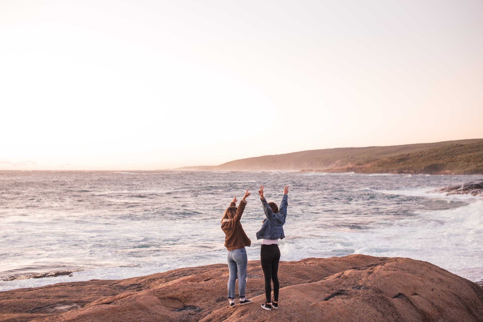 Two women enjoying near the sea | Source: Pexels