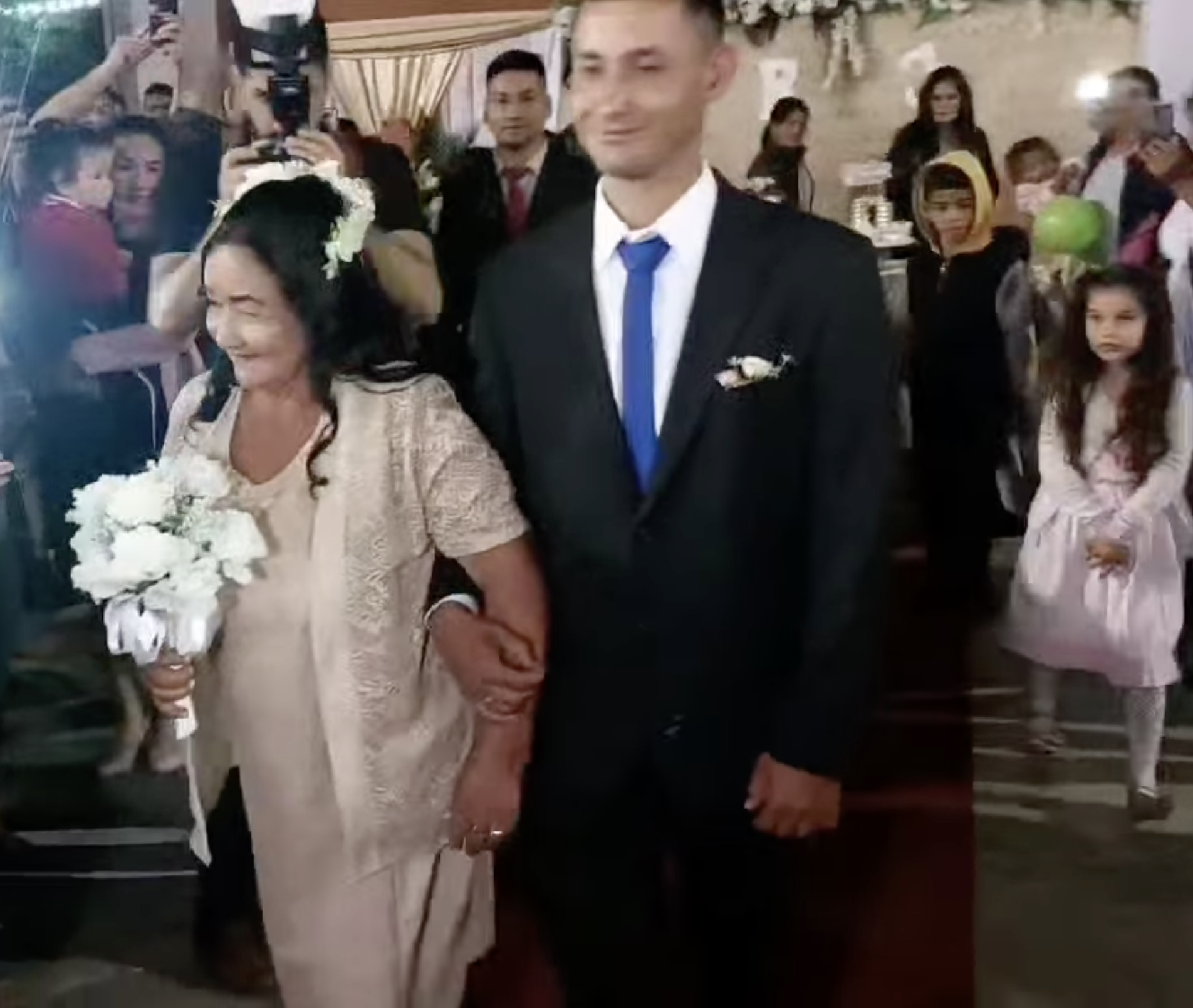 Braut Rufina Ibarra und Bräutigam Juan Portillo an ihrem Hochzeitstag | Quelle: facebook.com/Aguaray-Press