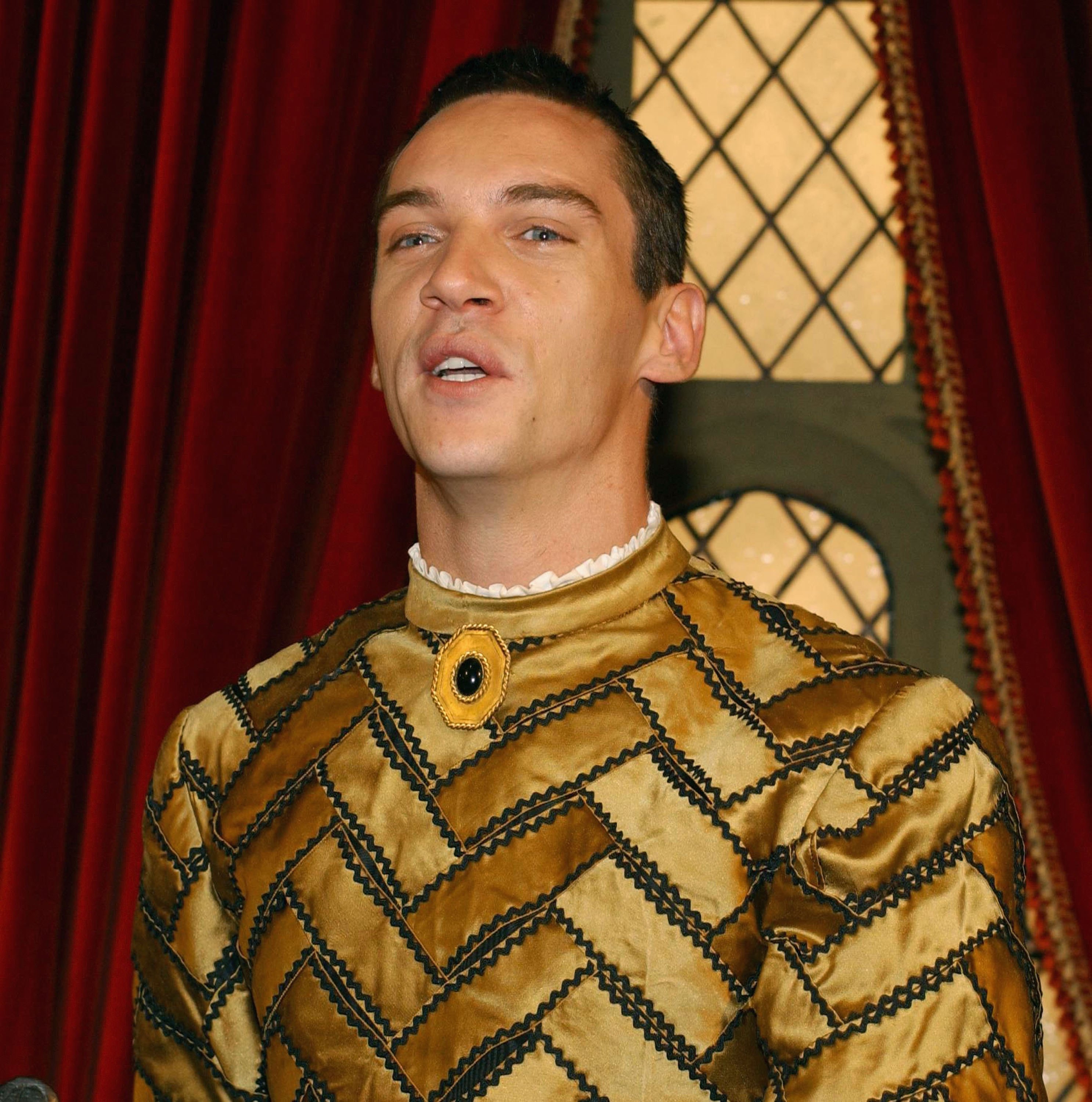 The actor on the set of "The Tudors," 2006 | Source: Getty Images