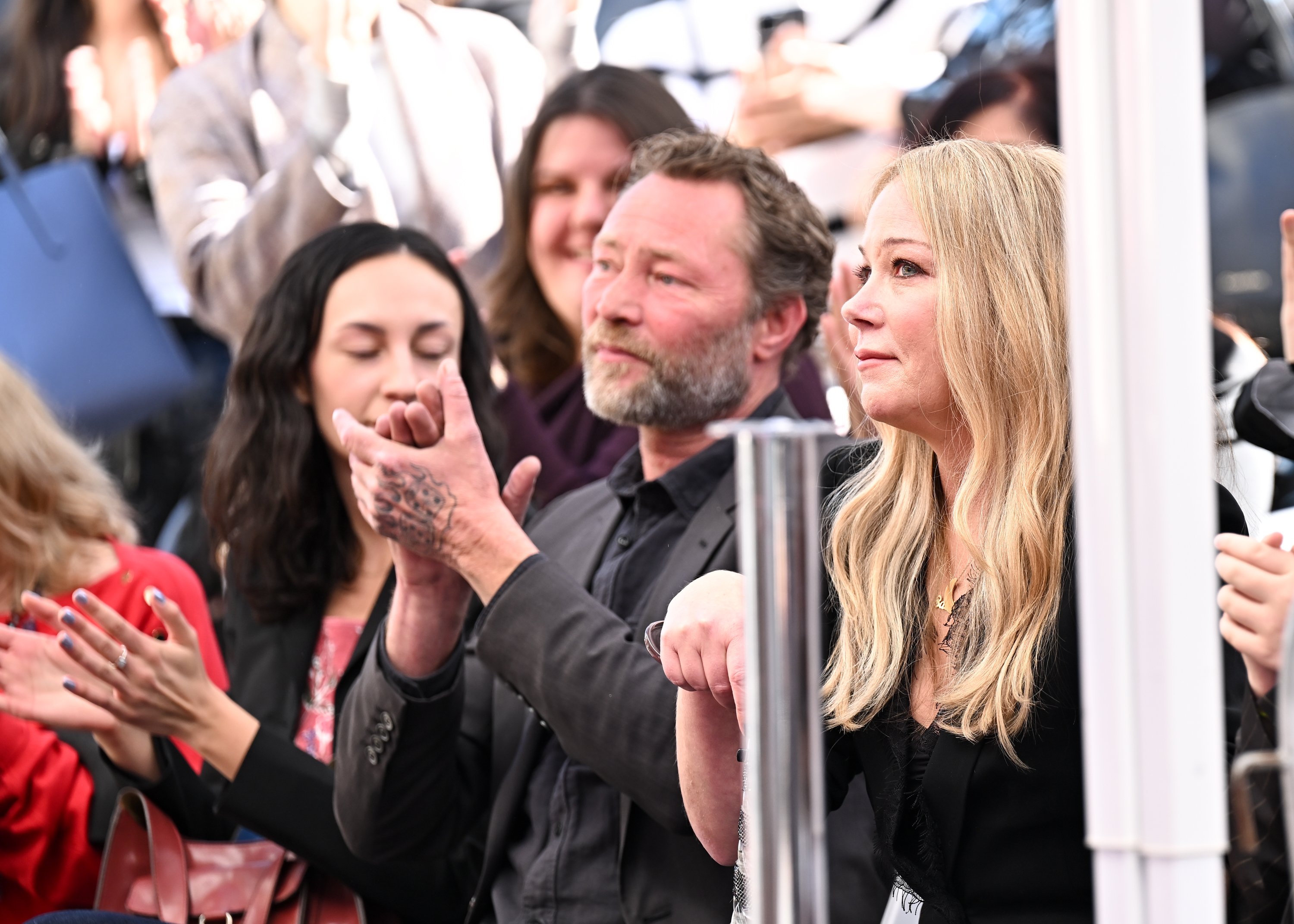 Martyn LeNoble ve Christina Applegate, aktrisin 14 Kasım 2022'de Los Angeles, California'da Hollywood Walk of Fame'de bir yıldızla onurlandırıldığı yıldız töreninde |  Kaynak: Getty Images