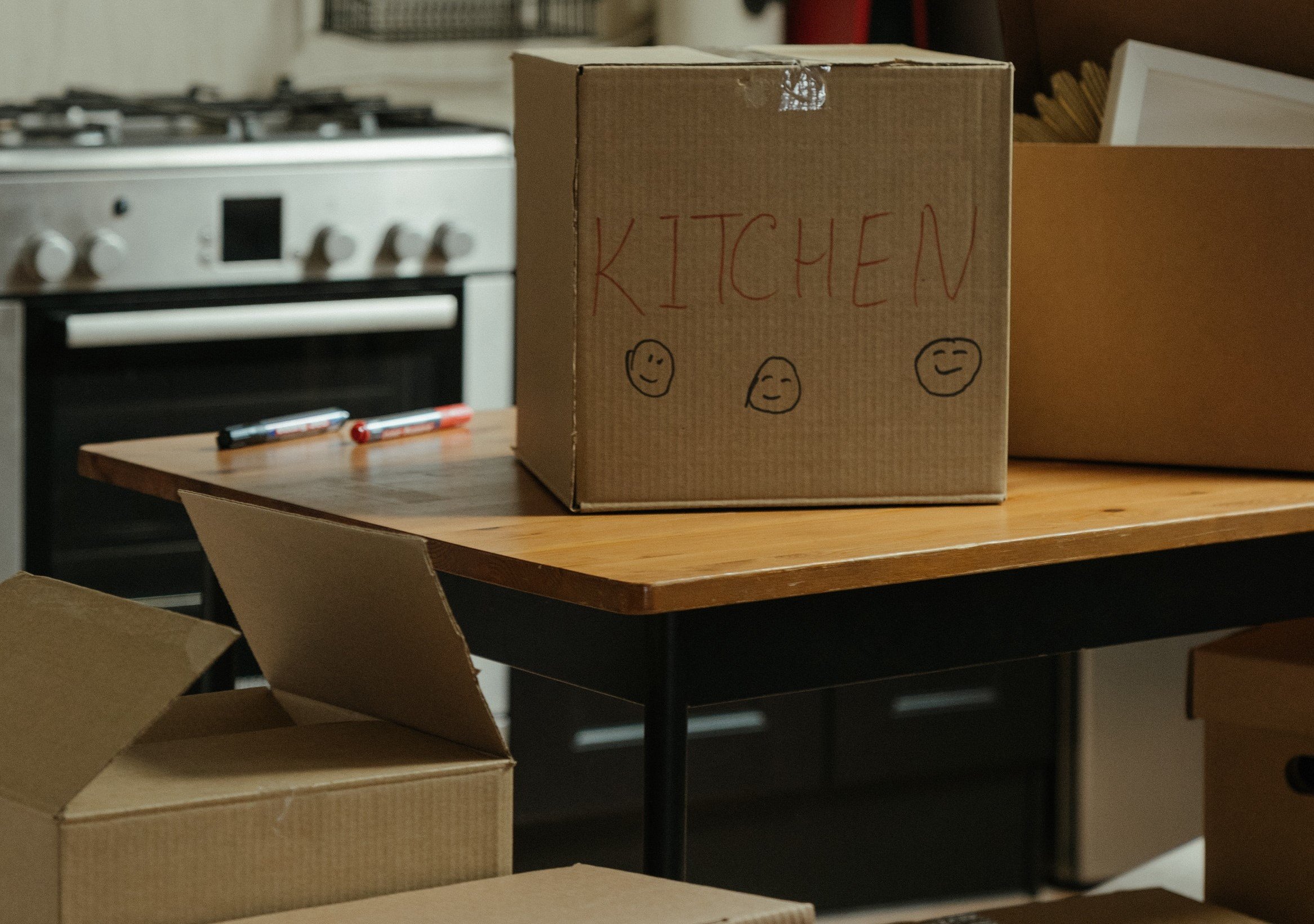 OP's dad & the lawyer spotted strange boxes in the kitchen | Photo: Pexels