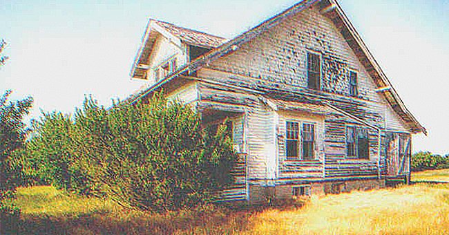 My grandma lived alone in her home with no one to care for her | Source: Shutterstock