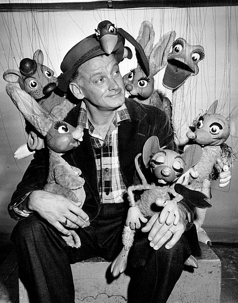 Photo of Art Carney with Bil Baird's puppets for a television production of "Peter and the Wolf." | Source: Wikimedia Commons