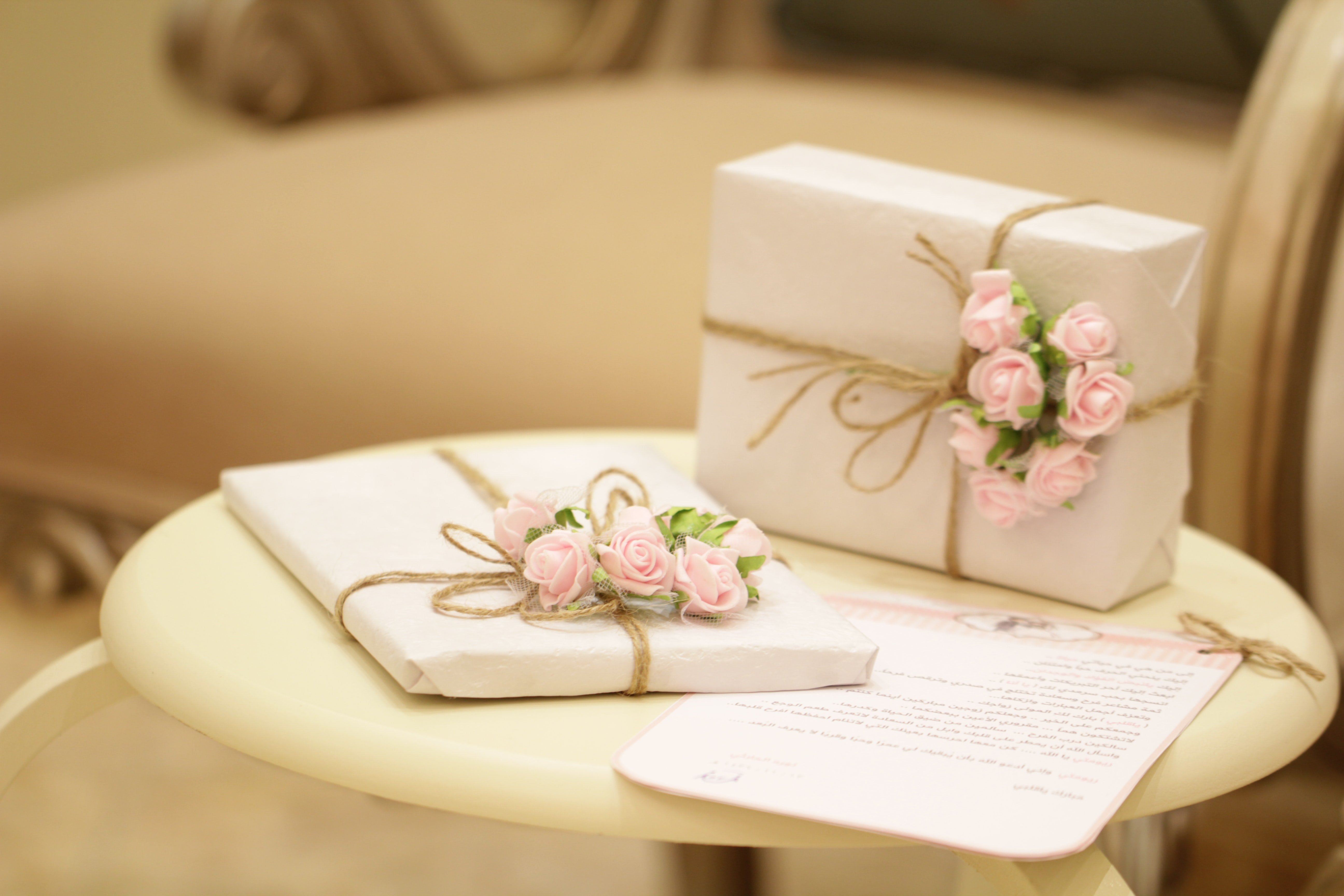 Wedding presents are wrapped in white paper and placed on the gift table for the bride and groom | Photo: Unsplash/Wijdan Mq