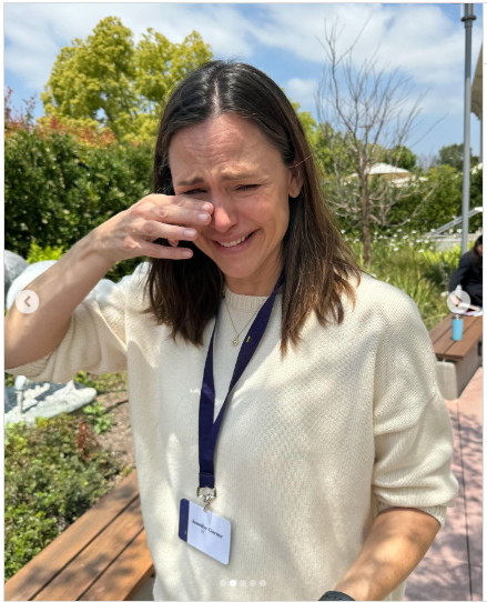 A photo of Jennifer Garner getting emotional following her daughter's highschool graduated posted on May 21, 2024 | Source: Instagram/jennifer.garner