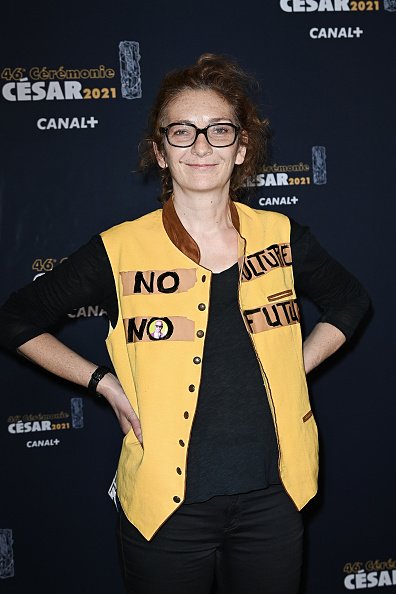 Corinne Masiero arrive à la 46e cérémonie des César du cinéma à l'Olympia à Paris|Photo : Getty Images