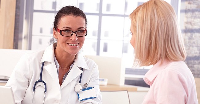 A doctor talking to a patient | Photo: Shutterstock