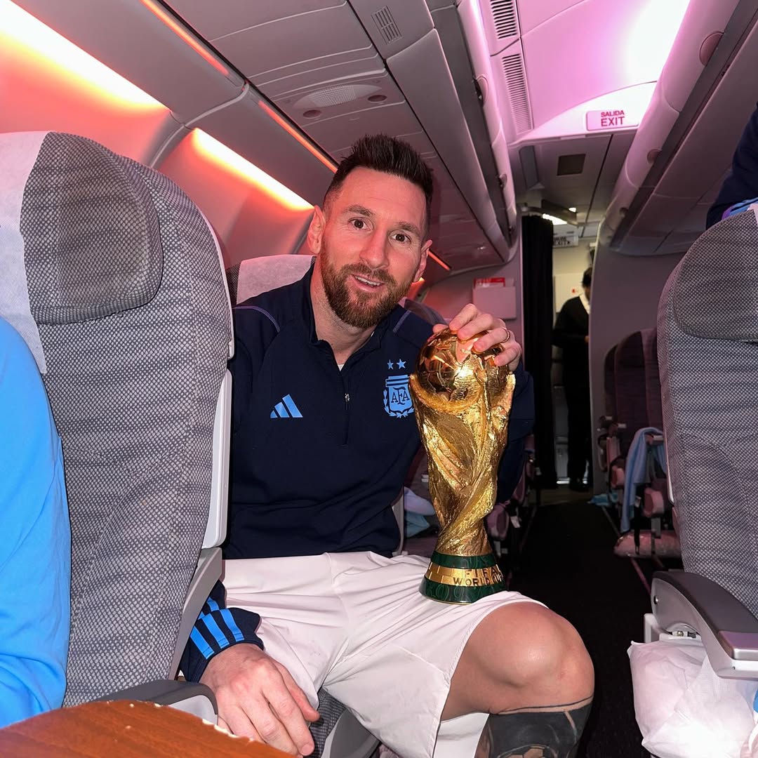 Lionel Messi pictured in an airplane, dated December 2022 | Source: Instagram/leomessi
