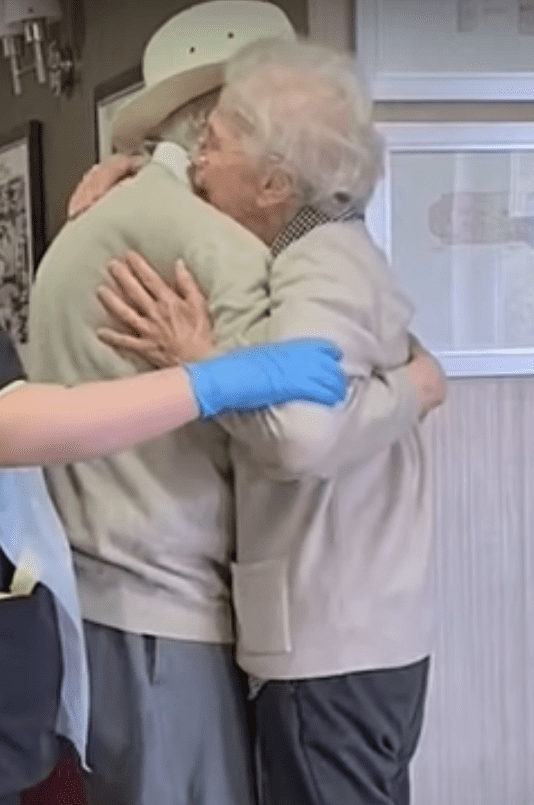Mary Davis and Gordon hugging each other. | Source: Youtube.com/Inside Edition