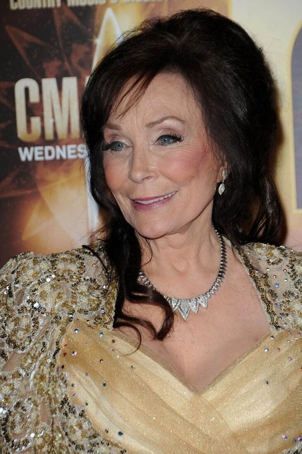 Loretta Lynn delivers an important message for her fans after her ...